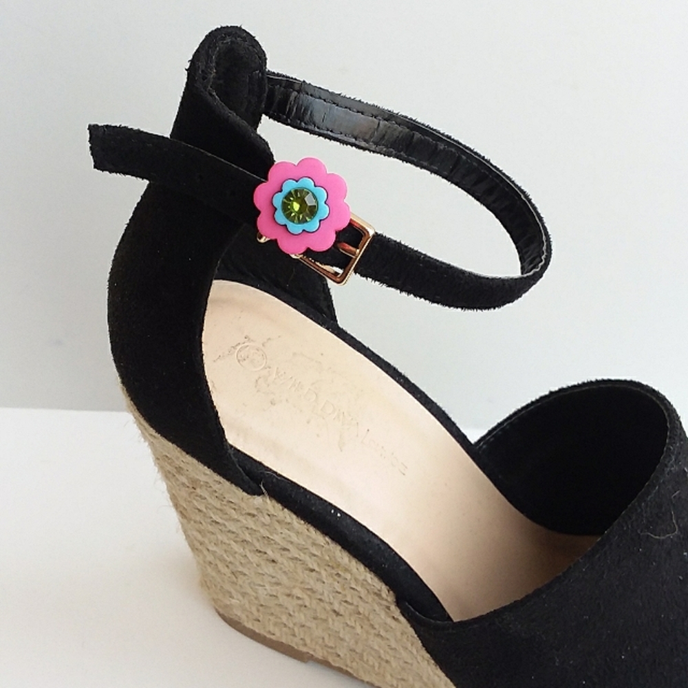 4/$20 Daisy flower shoelace charm for roller skates tennis shoes or boots - Picture 3 of 13
